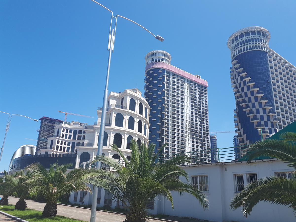 Aparthotel In Orbi Sea Towers Batumi Exterior photo