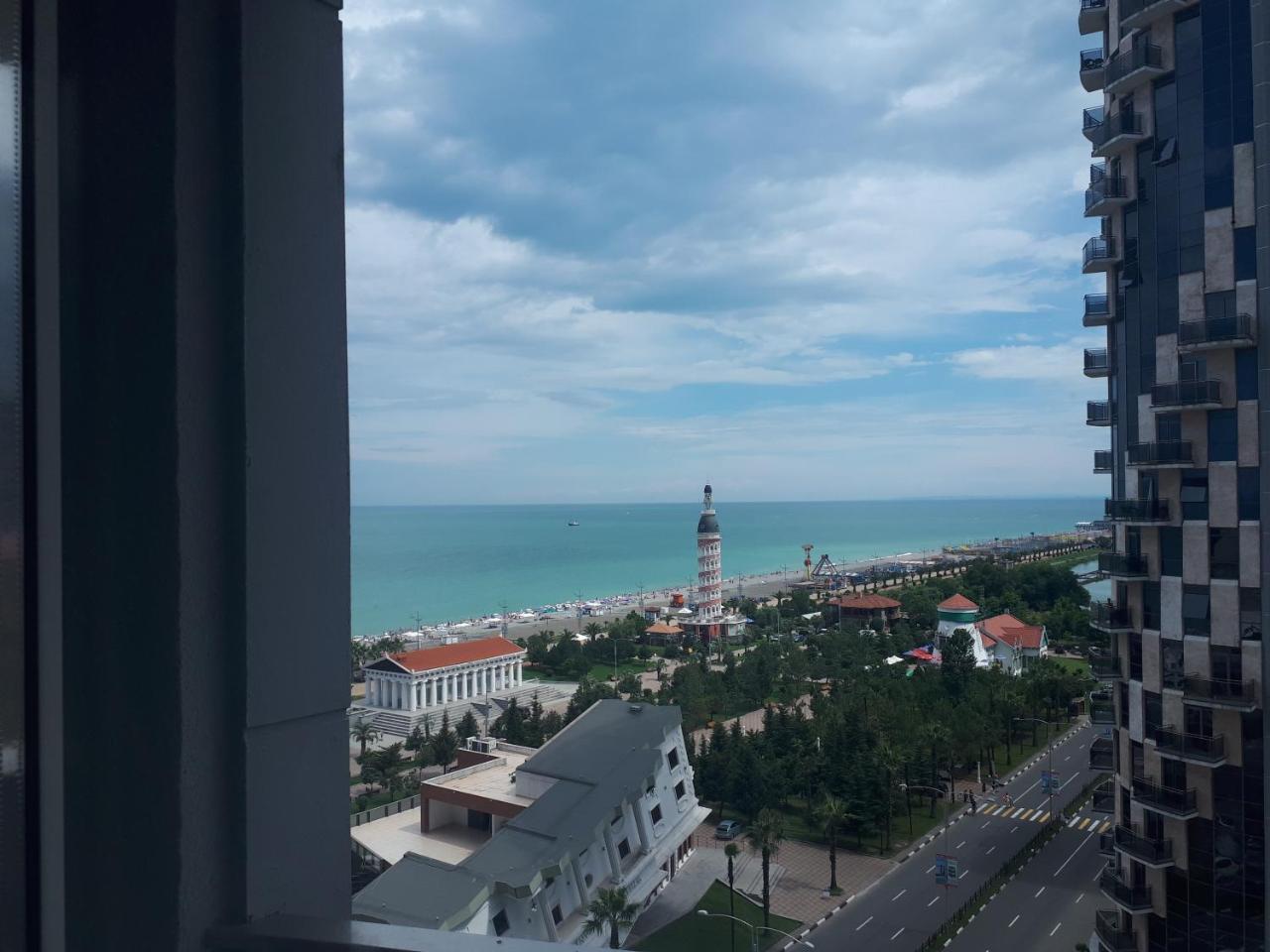 Aparthotel In Orbi Sea Towers Batumi Exterior photo